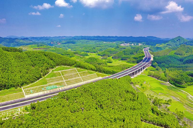 廣西首條“智慧高速”沙吳高速建成通車