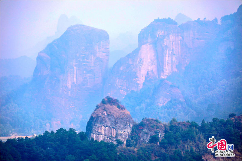 湖南崀山丹霞奇景 美如一幅瑰丽画卷