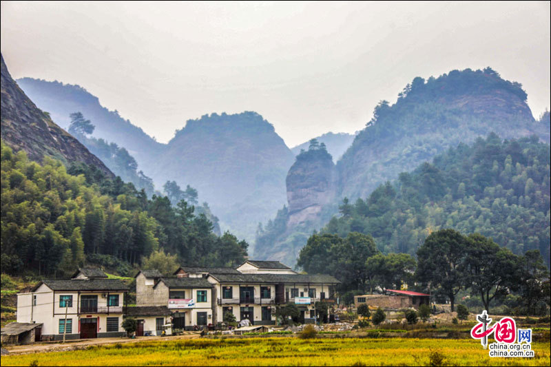 湖南崀山丹霞奇景 美如一幅瑰麗畫卷