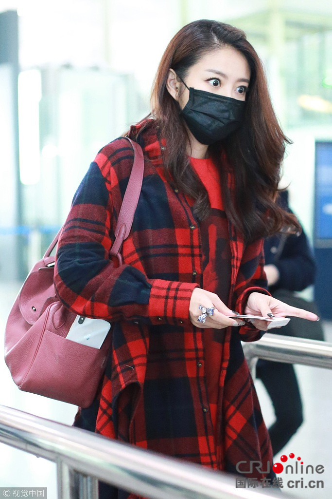 徐明辉            2017年11月12日,北京,安以轩现身机场