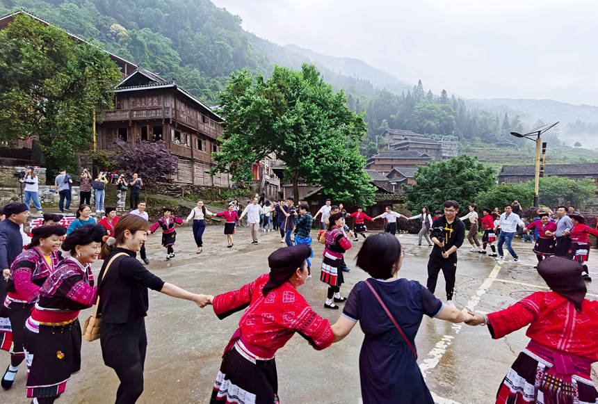 广西龙胜：旅游发展激活力 旧时瑶寨焕新颜