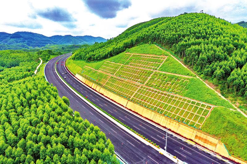 智慧高速“大腦”護航車輛自動駕駛 南寧沙井至吳圩高速公路建成通車