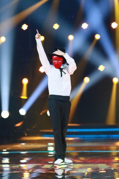 蒙面盛典本周震撼来袭潘粤明空降圆摇滚梦图