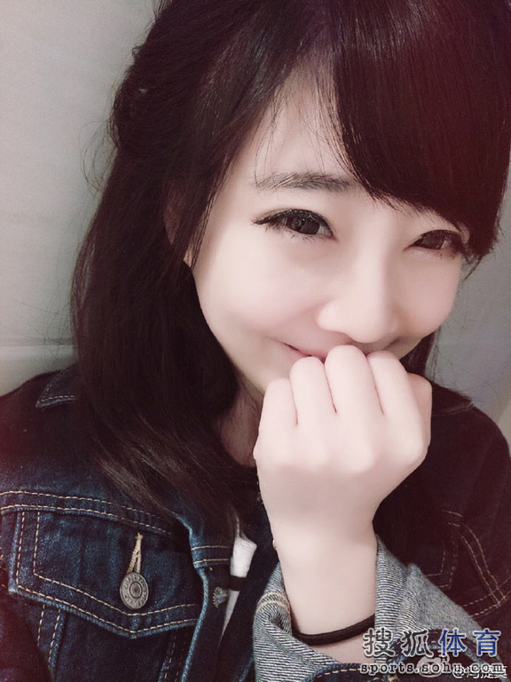 游戏女主播自黑身高1.5米 网友:穿鞋正好(图) 游戏女主播自黑身高1.5米 网友:穿鞋正好(图)