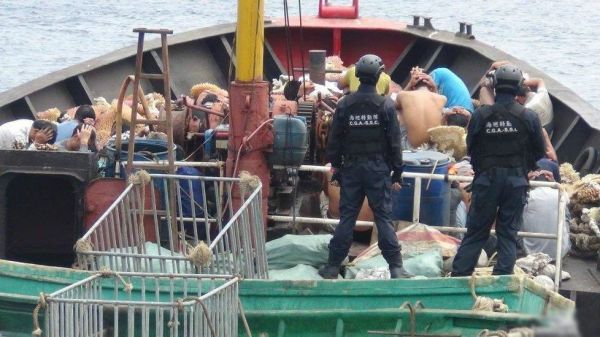 外媒：41大陆渔民滥捕珊瑚遭台"海巡署"押回高雄