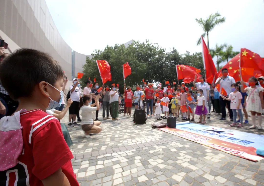 學校舉行升旗儀式 ☆ 為慶祝國慶,香港福建中學(小西灣)於