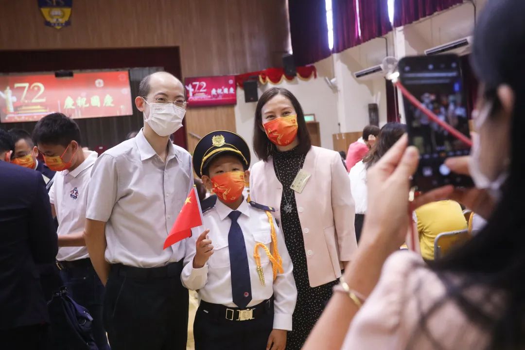 學校舉行升旗儀式 ☆ 為慶祝國慶,香港福建中學(小