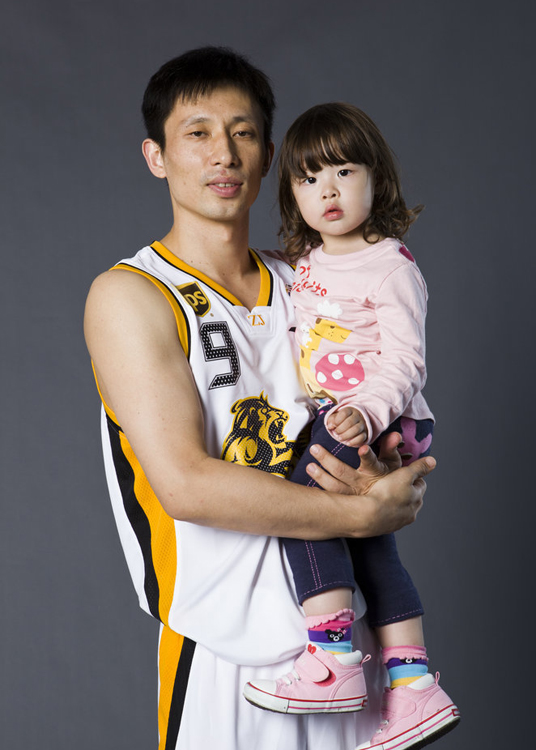 CBA奶爸:朱芳雨炫子狂 孙悦带女儿屡走穴