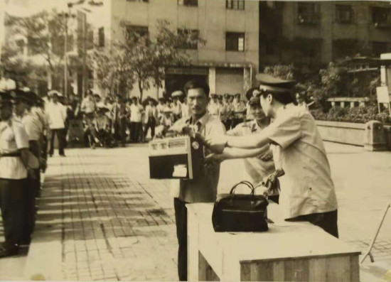 【法制安全】重慶九龍坡：三張老照片見證民警守護平安