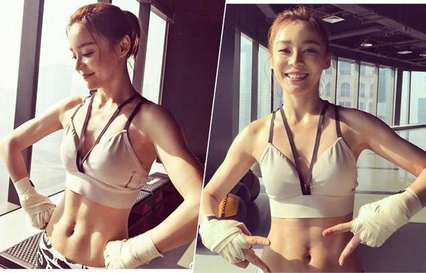 杨幂袁姗姗毕业8年，同靠于妈捧红，如今差距为何那么大？