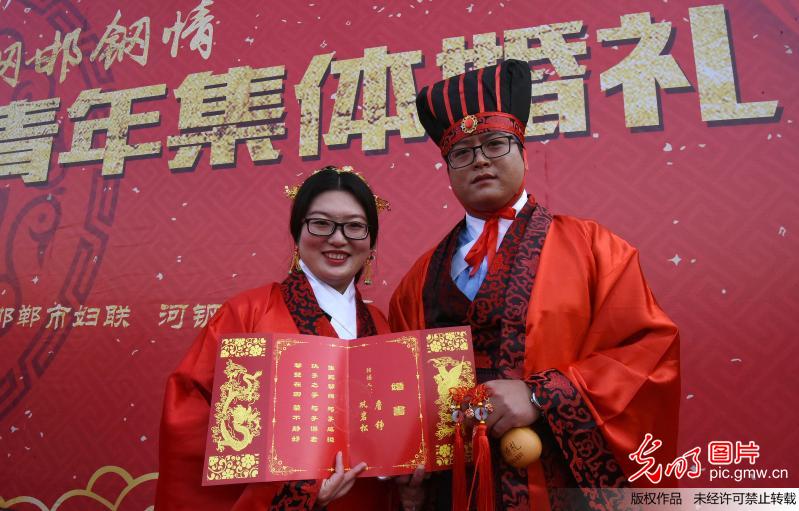 河北邯鄲：16對新人漢式婚禮結同心