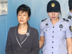 朴槿惠私吞国安费被判6年 检方嫌太轻：判她12年