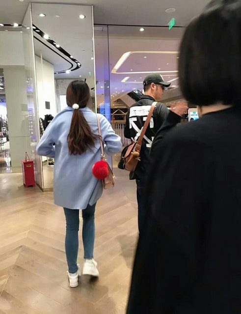 任重带女朋友逛街被偶遇,男友力十足!