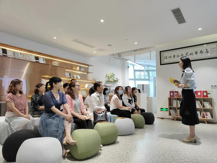 第四届“万人手写家书”颁奖仪式在绿地长江之光城市书房落幕_fororder_绿地长江之光城市书房读书活动-供图-绿地宜宾公司