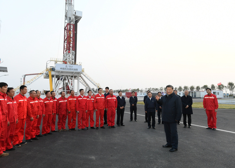 习近平：能源的饭碗必须端在自己手里