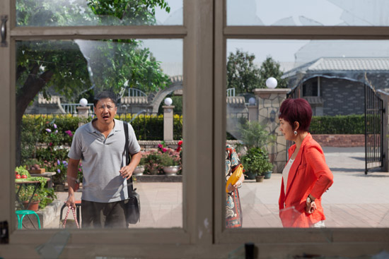 《麻辣芳邻》热播 张国强牛莉为戏自黑终不悔