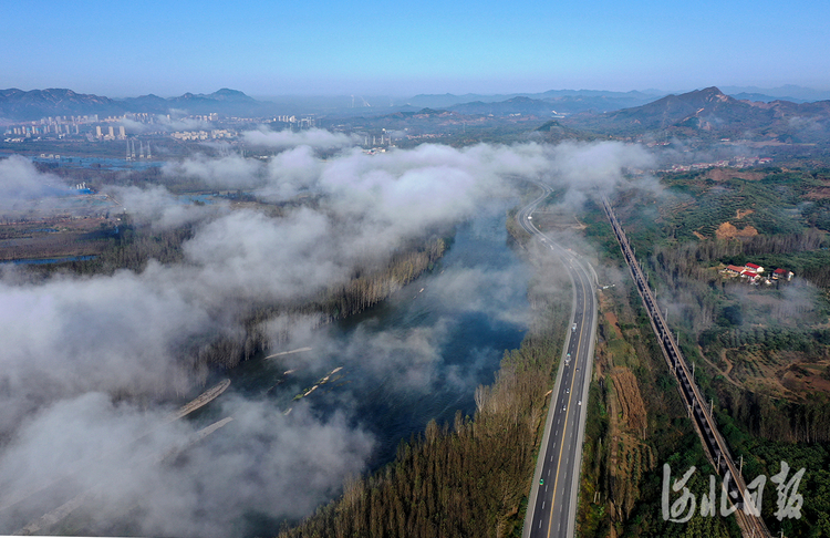 河北遷西：雲霧繚繞 詩意城鄉