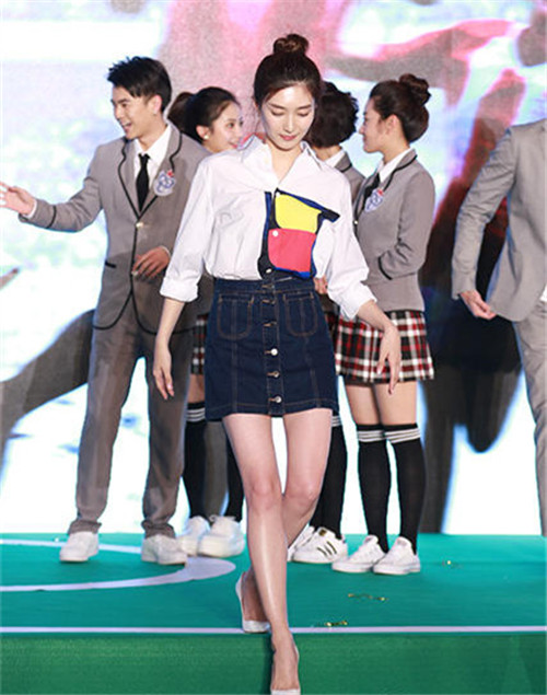 胡歌江疏影同框 胡歌偷瞄江疏影回忆恋情很开心