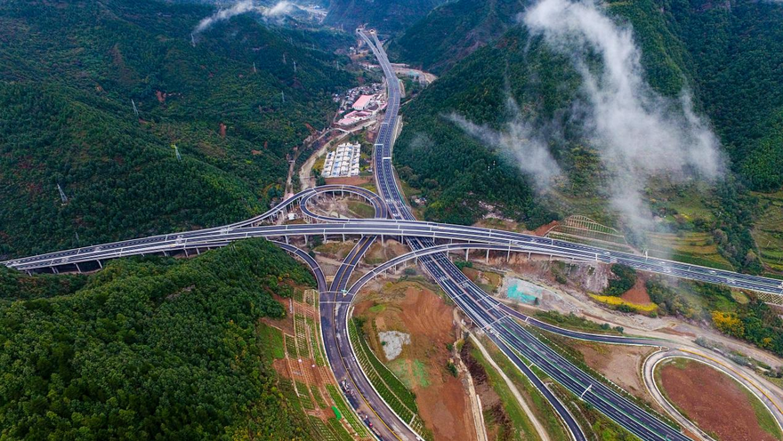 Bridges and Tunnels in Feng County, Baoji City of Northwest China Showcase "China Speed"_fororder_2