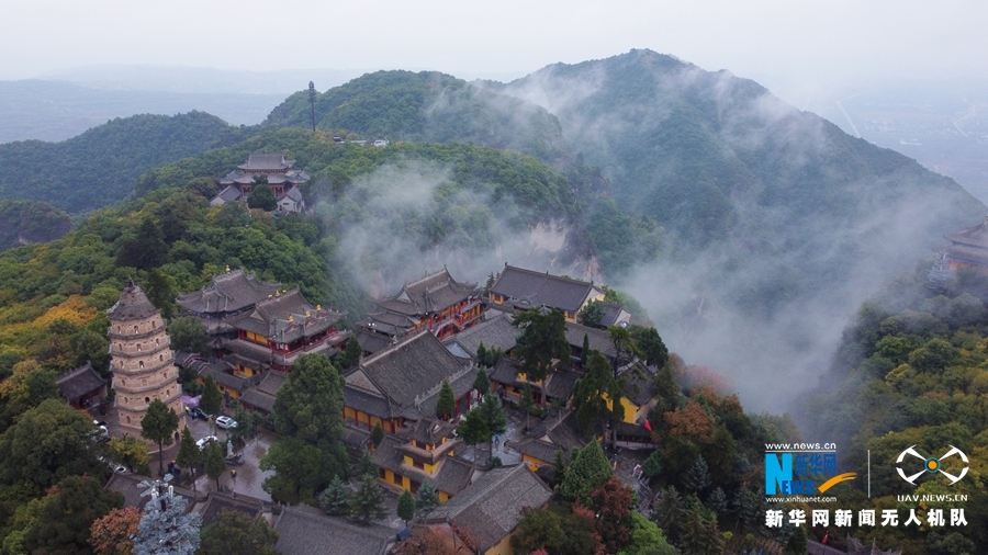 崆峒山“烟雨图”：翠峰古建“隐”云海_fororder_2