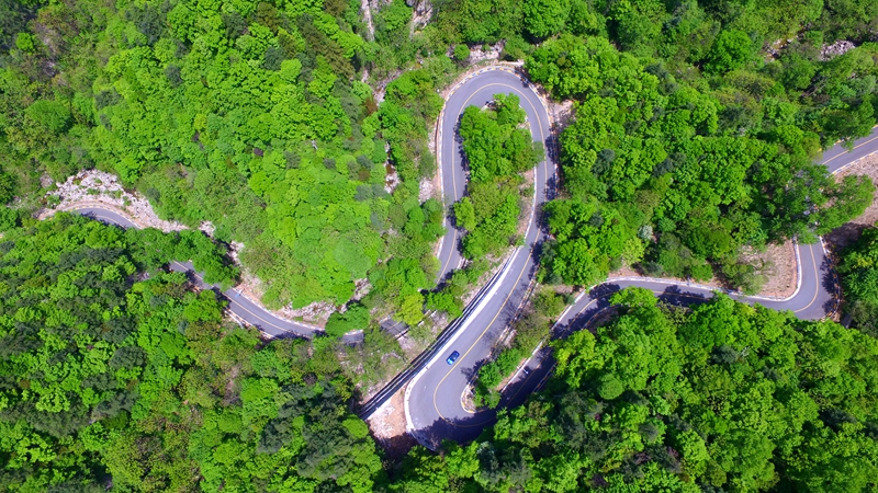 OK【焦点图】河南洛阳：“中原第一峰”鸡角尖壁立千仞 壮美如画