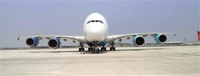 世界最大客改货飞机A380降落天津机场