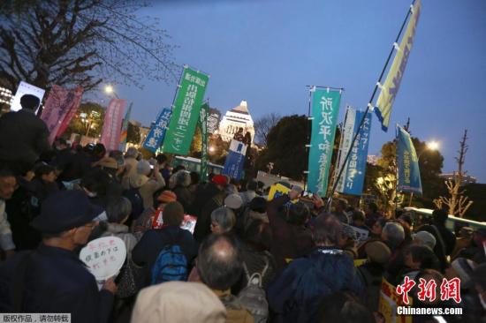日本新安保法案正式生效 35城民众举行抗议示威