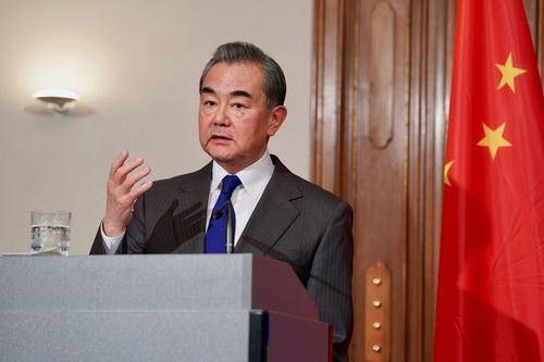 Wang Yi akutana na kaimu naibu waziri mkuu wa serikali ya mpito ya Taliban nchini Afghanistan_fororder_79a23644f07649a49ff0d62d9e5d3729