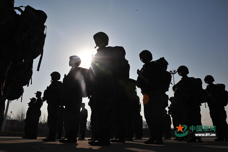现实版“士兵突击”:武警日照支队首次超极限野外训练 现实版“士兵突击”:武警日照支队首次超极限野外训练