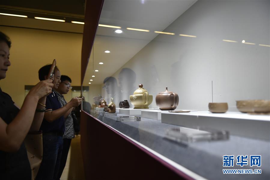 “紫砂·九雋作品展”在京亮相