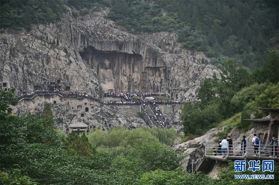 河南洛阳：游龙门石窟 品千年文化