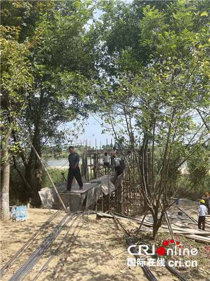 守护共同的家园——潜水河：让河水清回来、鸟儿飞回来、鱼儿游回来_fororder_图3：建设中的观鸟亭