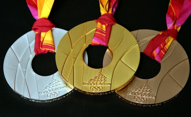 这是都灵冬奥会的奖牌
