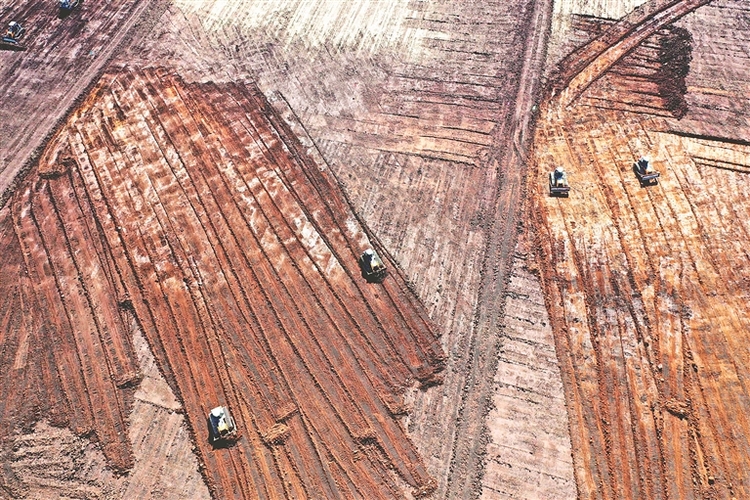 格田改造 机车画出田间油画