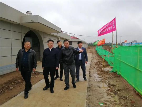 宝鸡市凤翔区委书记王宏强深入柳林镇调研秋收秋播及重点项目建设情况