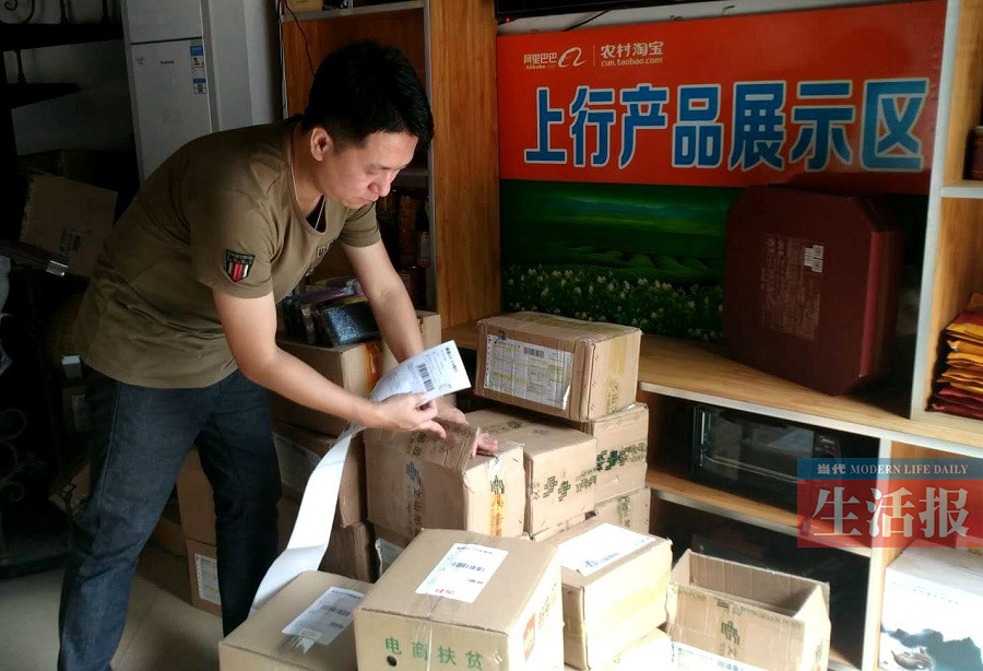 【熱門文章-圖文、八桂大地】橫縣小夥把特色糯米飯賣到網上 第一個月就賣出2000斤