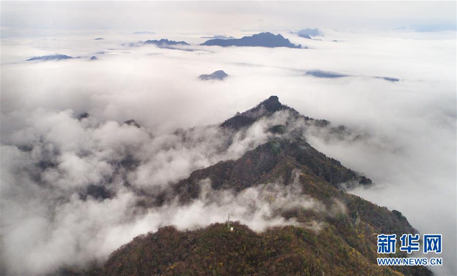 云雾缭绕南宫山