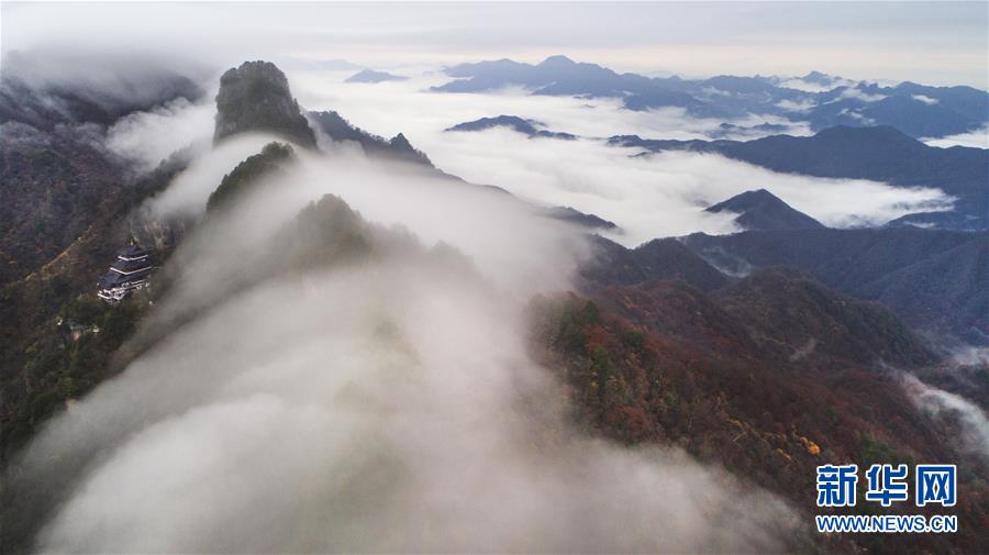 云雾缭绕南宫山