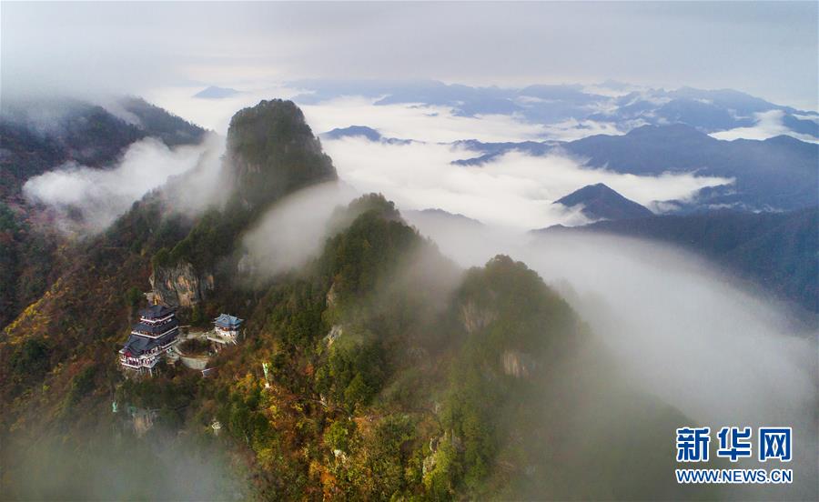 云雾缭绕南宫山