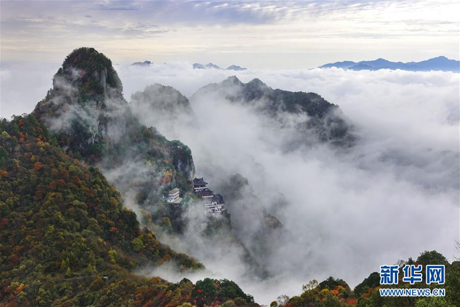 云雾缭绕南宫山