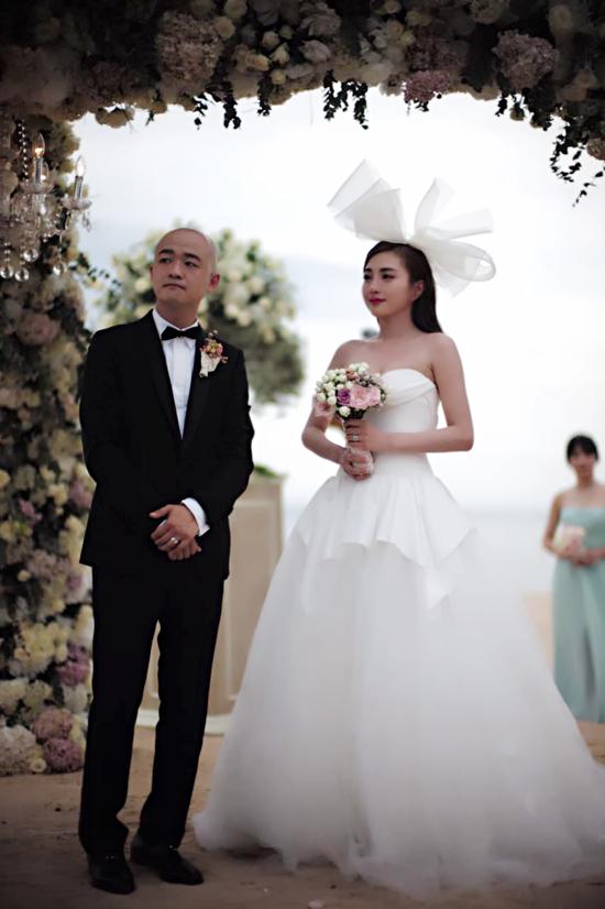 包贝尔曝奇葩婚戒誓言：谁提离婚谁傻B