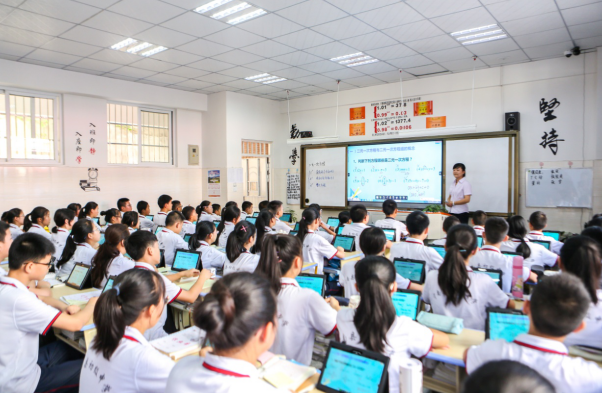 滚动企业创业科技品牌商业创新信息商讯行动商业合作：17733203660 联想智慧教室进驻四川凉山，带给边远地区的不只是“一块屏”