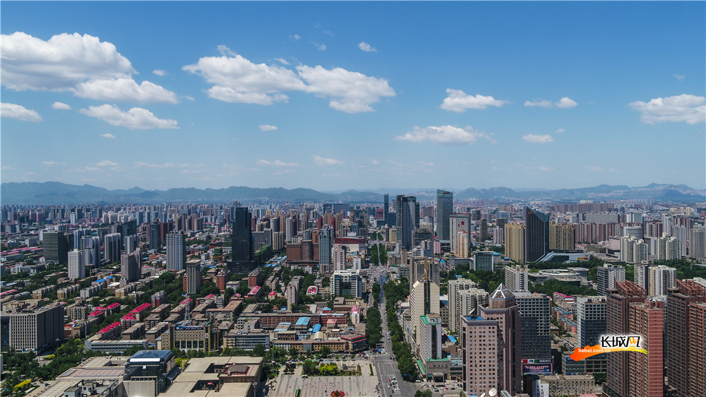 石家庄：蓝天白云霸屏 城市“颜值”爆表
