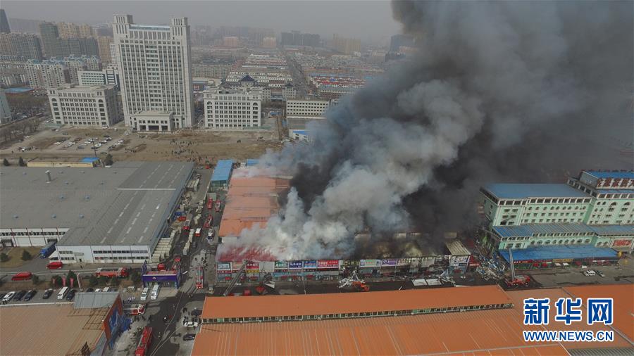 长春一建材市场发生火灾