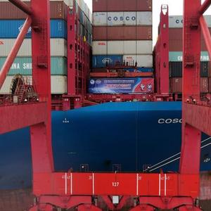 第四届进博会首批海运展品抵达上海