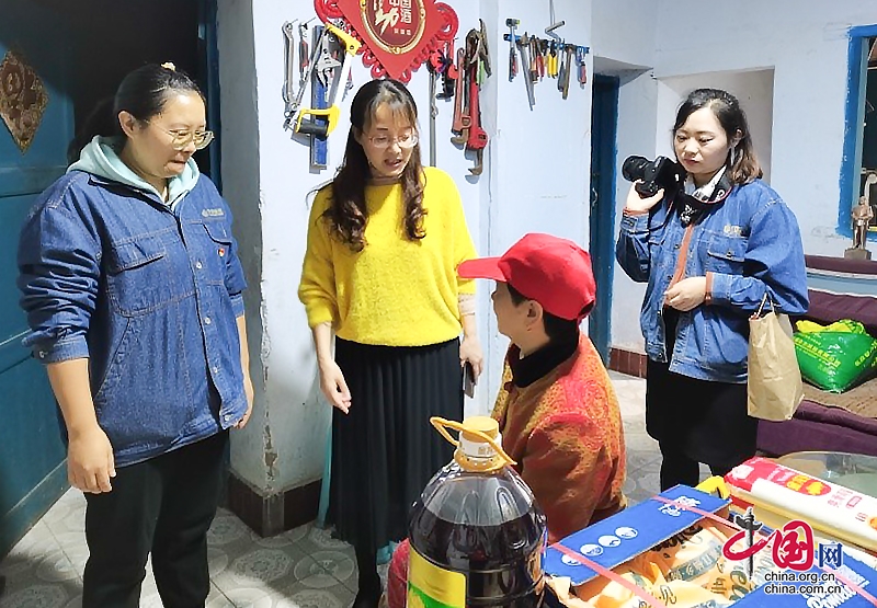 （转载）自贡自流井：金秋重阳节 处处敬老情