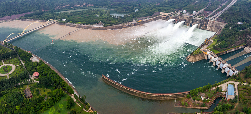 黄河小浪底水库开闸放水