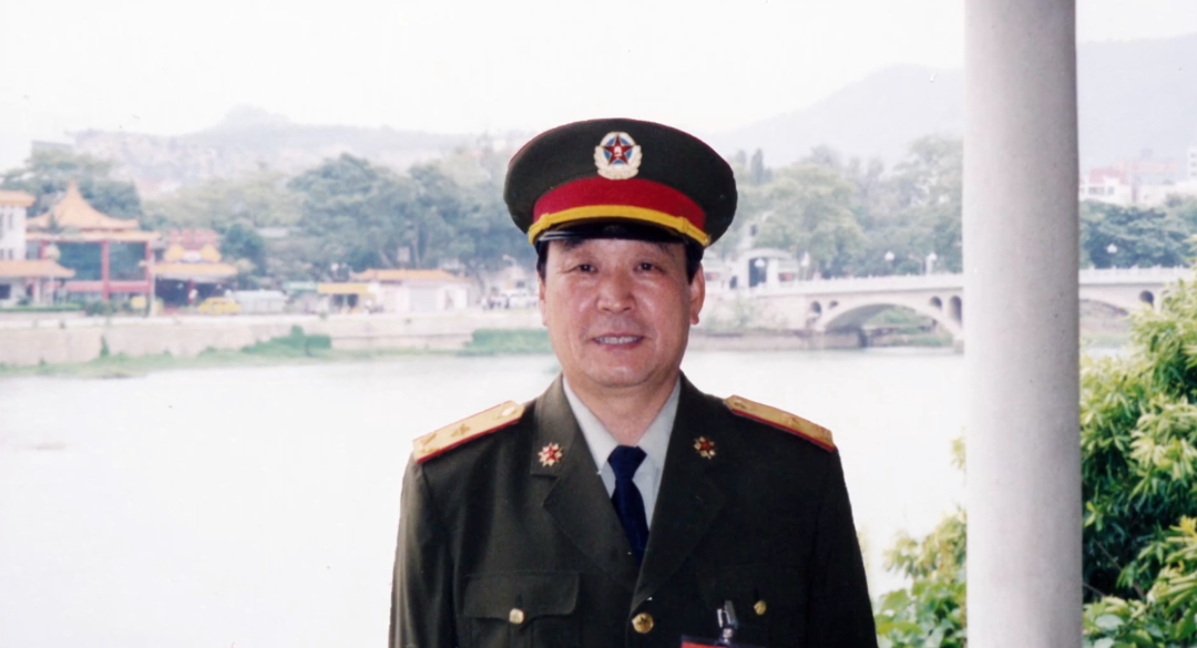 一位共和国将军的选择退休18年他成为种出千军万马的树司令