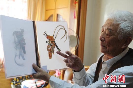 醫學教授潛心皮影收藏 借古老藝術展示中國魅力