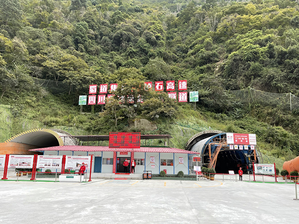 （转载）稀奇！这座桥在河里打桩 “产出”的泥饼却在岸上_fororder_NEWS_888B5A2A32C50640692C22949007BC86